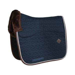 Kentucky Horsewear Schabracke Skin-Friendly, Dressurschabracke, künstliches Lammfell Kentucky Horsewear Schabracke Skin-Friendly, Dressurschabracke, künstliches Lammfell