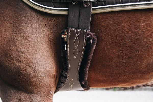 Kentucky Horsewear Lammfellschoner für Anatomischer Sattelgurt